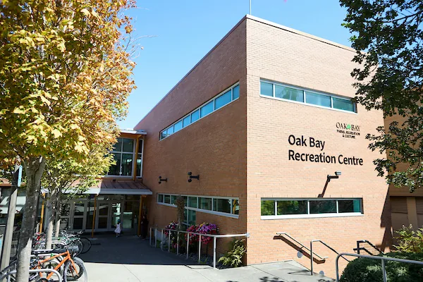 Building exterior of Oak Bay Recreation Centre on Bee Street
