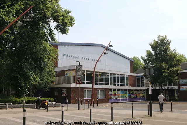 Building exterior of Walsall Gala Baths, Tower Street (2017)